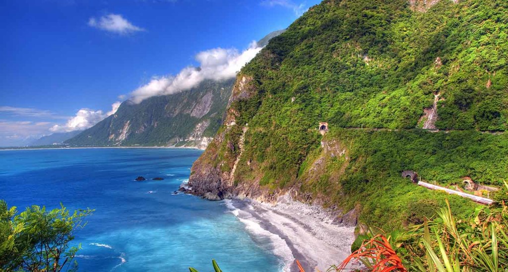 Paysage de falaise, côte Est de l'île de Taïwan.